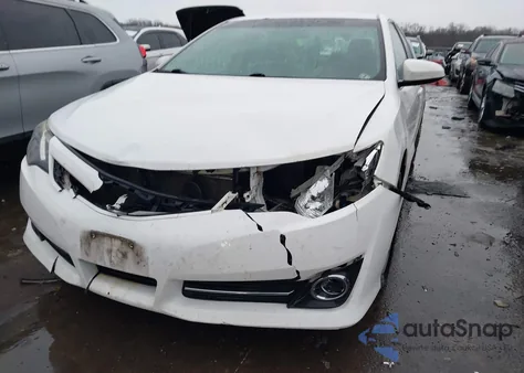 2014 Toyota Camry Se z USA, uszkodzony, nr VIN 4T1BF1FK8EU757553